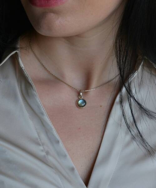 Κολιέ από ασήμι 925 με ημιπολύτιμη πέτρα Λαμπραδορίτη. Amaryllis Labradorite-mk-jewels
