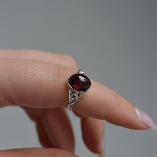 Ring of Silver 925 with semi-precious stone Garnet. Cecilia Granada mk-jewels