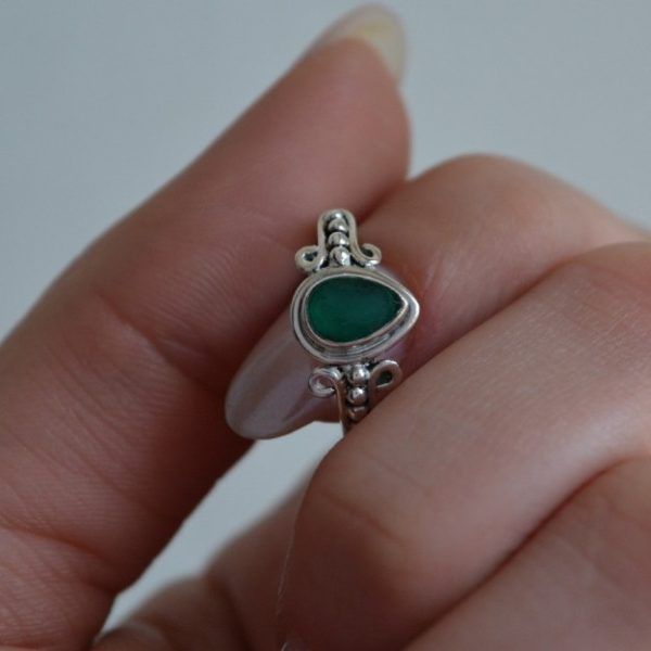 Δαχτυλίδι από Ασήμι 925 με Σμαράγδι Evelyne Emerald-mk-jewels