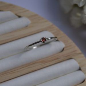Rhodium plated silver ring 925 with zircon red. Milene red mk-jewels