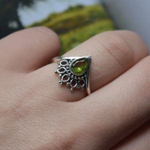 Silver ring 925 Crown with Tear Semi precious peridot. Galadriel Peridot mk-jewels