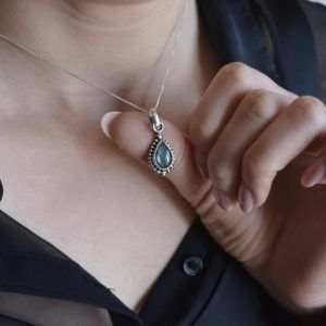 Κολιέ από Ασήμι 925 με ημιπολύτιμη πέτρα Λαμπραδορίτη. Selene Ladradorite mk-jewels