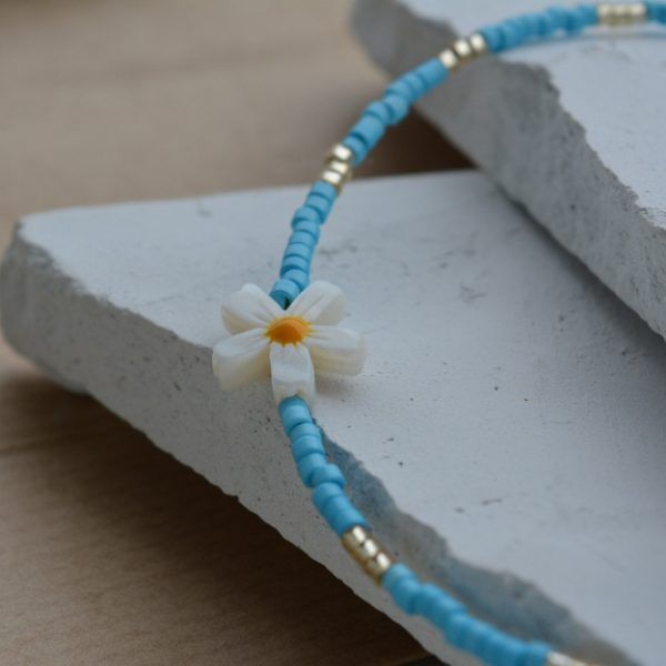Κολιέ με γαλάζιες χάντρες και λουλούδι από φίλντισι-Azure Delight-mk-jewels