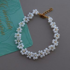 Χειροποίητο Βραχιόλι με λουλούδια από λευκές και χρυσές χάντρες-Blossom White-mk-jewels
