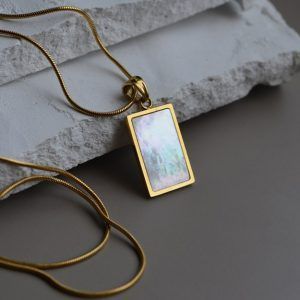 Κολιέ από ανοξείδωτο ατσάλι με μενταγιόν ορθογώνιο με Φίλντισι-Nancy Gold-mk-jewels